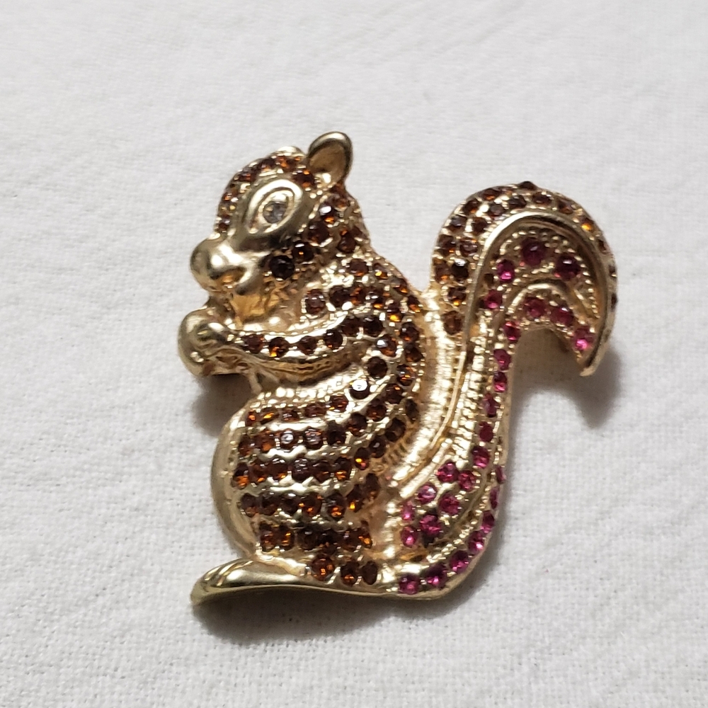 Beautiful Kenneth Cole Vintage Goldtone Squirrel Brooch With Red Crystals View 2